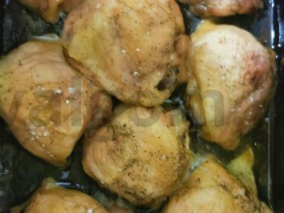 Keptos vištienos šlaunelės pagrindine nuotrauka