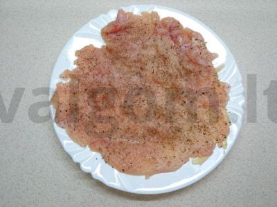 Aromatingi vištienos suktinukai su grybais ir sūriu orkaitėje Žingsnis 1