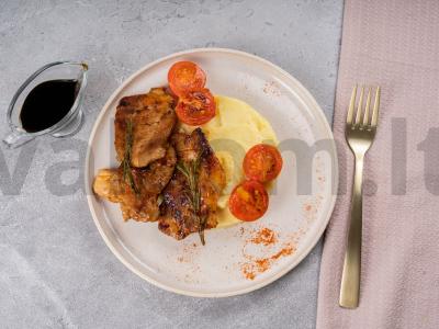 Bulvių košė su kiaulienos medalionais pagrindine nuotrauka