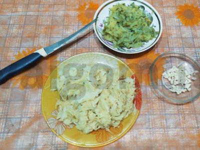 Agurkų koldūnai Žingsnis 1