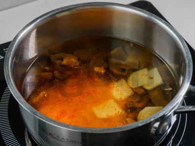 "Tom Yum" su jūros gėrybėmis ir grybais Žingsnis 2