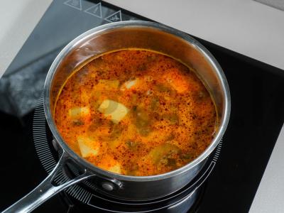 "Tom Yum" su jūros gėrybėmis ir grybais Žingsnis 3