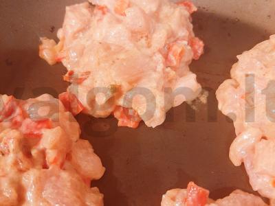 Vištienos kotletai be maltos mėsos su daržovėmis Žingsnis 4