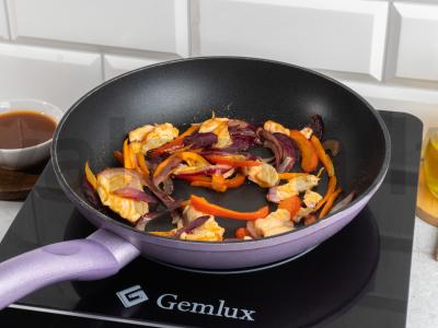 Soba su lašiša, daržovėmis ir saldžiarūgščiu padažu Žingsnis 2