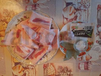 Kiaulienos lašiniai, susukti su česnakais Žingsnis 1