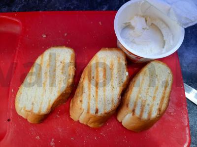 Brusketos su česnakais ir rikota Žingsnis 3
