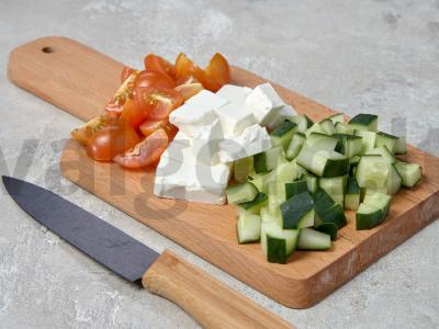 Salotos su kukurūzais ir graikiniais riešutais Žingsnis 1