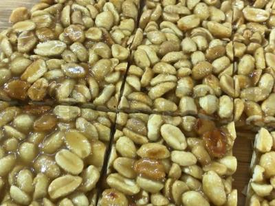 Naminiai kozinaki su žemės riešutais pagrindine nuotrauka