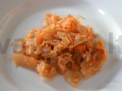 Troškinti kopūstai su kvapniais maltais pipirais pagrindine nuotrauka