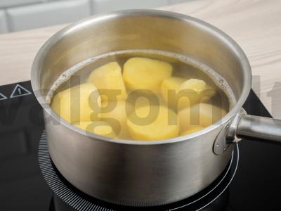Bulvių košė su sviestu ir grietine Žingsnis 1