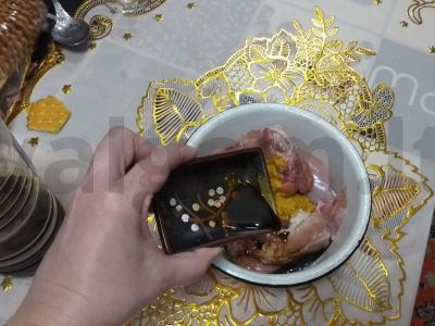 Su vištiena ir prieskoniais keptos bulvės Žingsnis 5