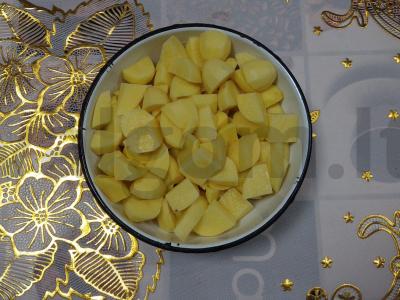 Su vištiena ir prieskoniais keptos bulvės Žingsnis 9