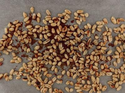 Žemės riešutai česnakų ir sojų padažo glazūroje Žingsnis 2