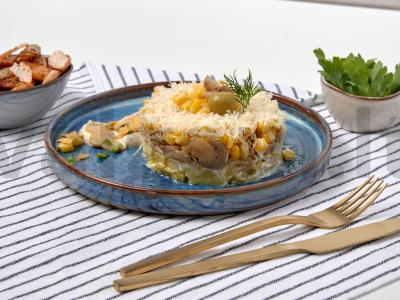 Salotos su kukurūzais ir konservuotais grybais pagrindine nuotrauka