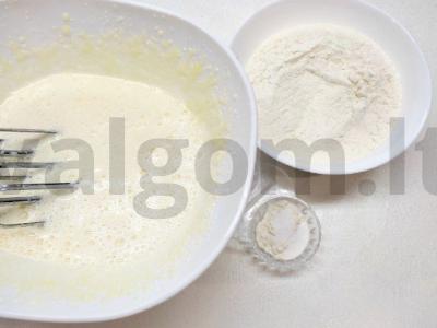 Bananiniai keksiukai su šokoladu ir išrūgų kremu Žingsnis 1