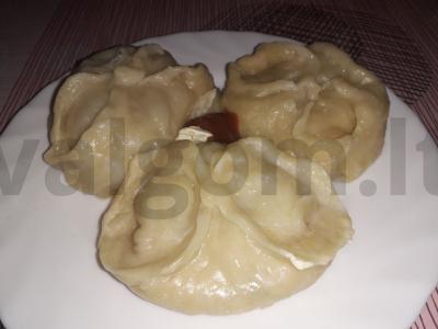 Naminis sultingas mantas su malta kiauliena pagrindine nuotrauka