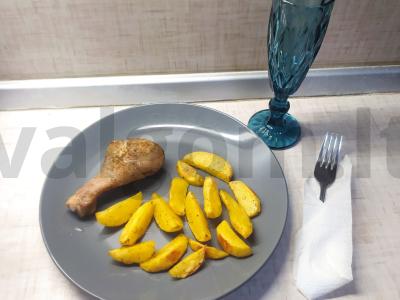 Vištienos kojos, keptos su bulvėmis pagrindine nuotrauka