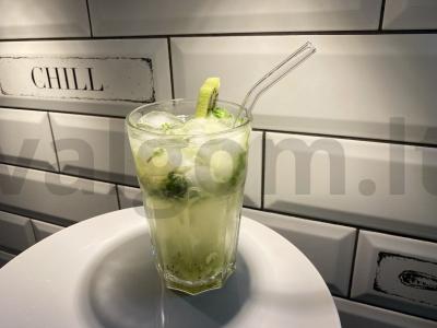 Alkoholinis kokteilis su kiviais pagrindine nuotrauka