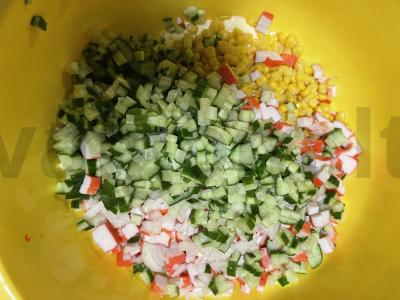 Salotos su krabų lazdelėmis "Krabuška" Žingsnis 2