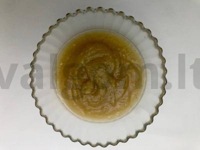 Švelni obuolių tyrė su kondensuotu pienu pagrindine nuotrauka