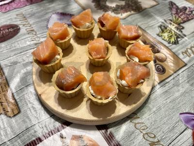 Raudonos žuvies tartaletės pagrindine nuotrauka