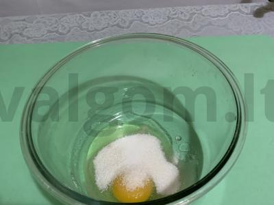 Kreminiai blyneliai su pienu Žingsnis 1