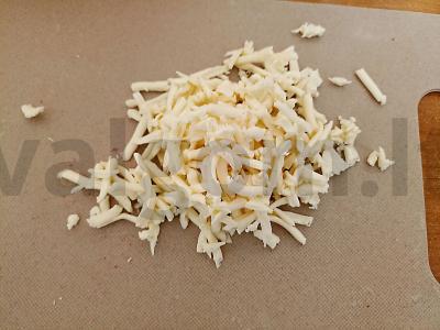 Švelnios salotos su lydytu sūriu ir korėjietiškomis morkomis Žingsnis 2