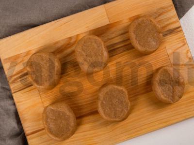 Kaip gaminti glazūruotus meduolių pyragus Žingsnis 2