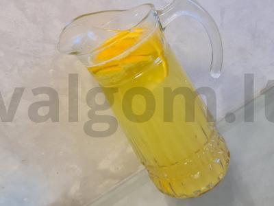 Naminis citrusinių vaisių limonadas pagrindine nuotrauka