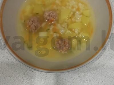 Kūdikių sriuba su mėsos kukuliais ir ryžiais pagrindine nuotrauka