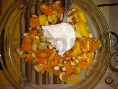 Varškės ir vaisių desertas su mangais Žingsnis 3