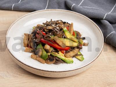 Soba su rūkyta vištienos krūtinėle, avokadu ir grybais Žingsnis 5