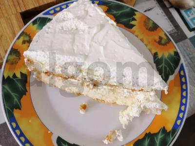 Švelnus grietinėlės tortas su maskarpone pagrindine nuotrauka