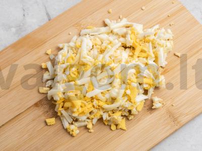 Blyneliai, įdaryti malta mėsa ir kiaušiniais Žingsnis 1