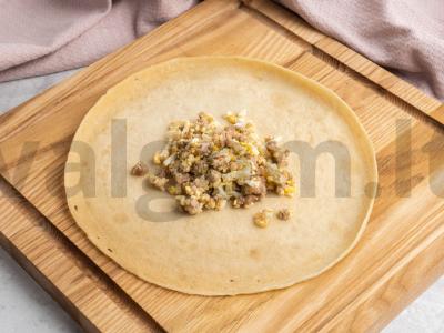 Blyneliai, įdaryti malta mėsa ir kiaušiniais Žingsnis 4