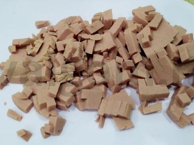 Žiemos salotos su virta dešra ir žirneliais Žingsnis 1