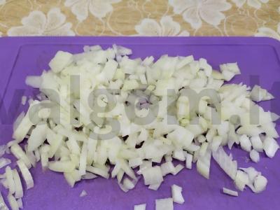 Žiemos salotos su virta dešra ir žirneliais Žingsnis 3