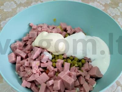 Žiemos salotos su virta dešra ir žirneliais Žingsnis 6