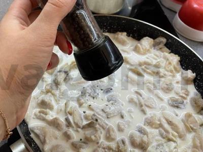 Makaronai su vištiena ir grybais grietinėlės padaže Žingsnis 3