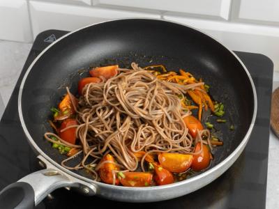 Daržovių soba su aitriųjų paprikų padažu Žingsnis 3
