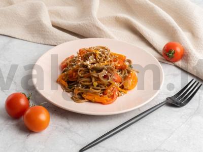 Daržovių soba su aitriųjų paprikų padažu pagrindine nuotrauka
