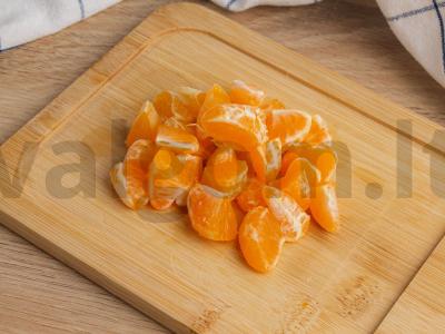 Uogų ir mandarinų padažas Žingsnis 1