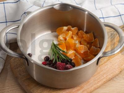 Uogų ir mandarinų padažas Žingsnis 2