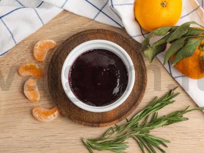 Uogų ir mandarinų padažas pagrindine nuotrauka