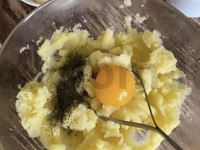 Bulvių pyragėliai su sūriu Žingsnis 2