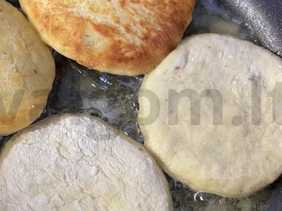 Bulvių pyragėliai su sūriu Žingsnis 7