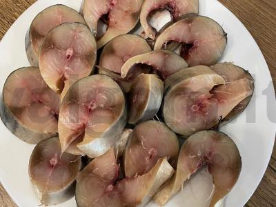 Sūdyta silkė prieskoniuose pagrindine nuotrauka