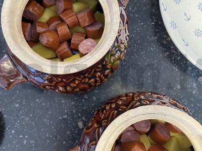 Medžioklinės dešrelės su bulvėmis puoduose Žingsnis 3