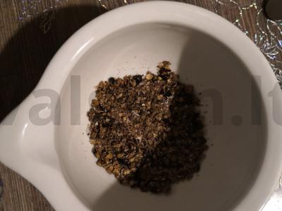 Kepta kalakutiena su mairūnu ir kadagio uogomis Žingsnis 2