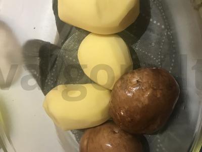 Keptos bulvės su grybais Žingsnis 1